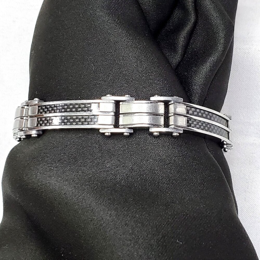 Mens Stainless Steel Bracelet With Black Carbon Fiber Inlay 8.25"